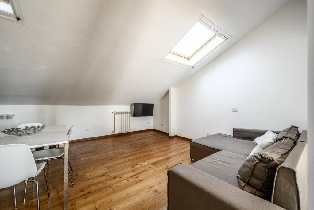Buenos Aires' Nest - 10 Minutes From Duomo With Terrace Apartment Milan Bagian luar foto