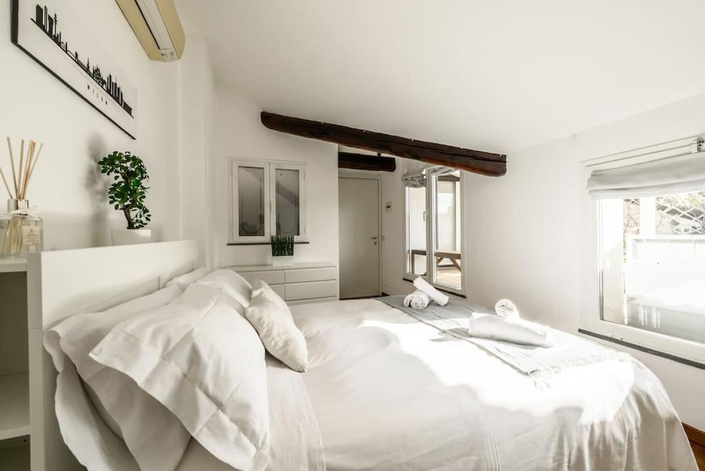 Buenos Aires' Nest - 10 Minutes From Duomo With Terrace Apartment Milan Bagian luar foto