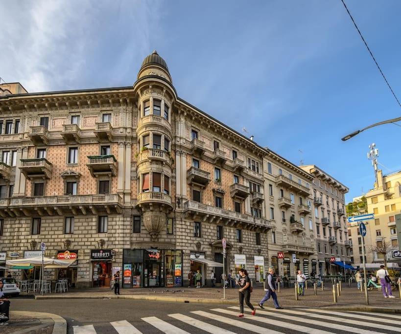Buenos Aires' Nest - 10 Minutes From Duomo With Terrace Apartment Milan Bagian luar foto