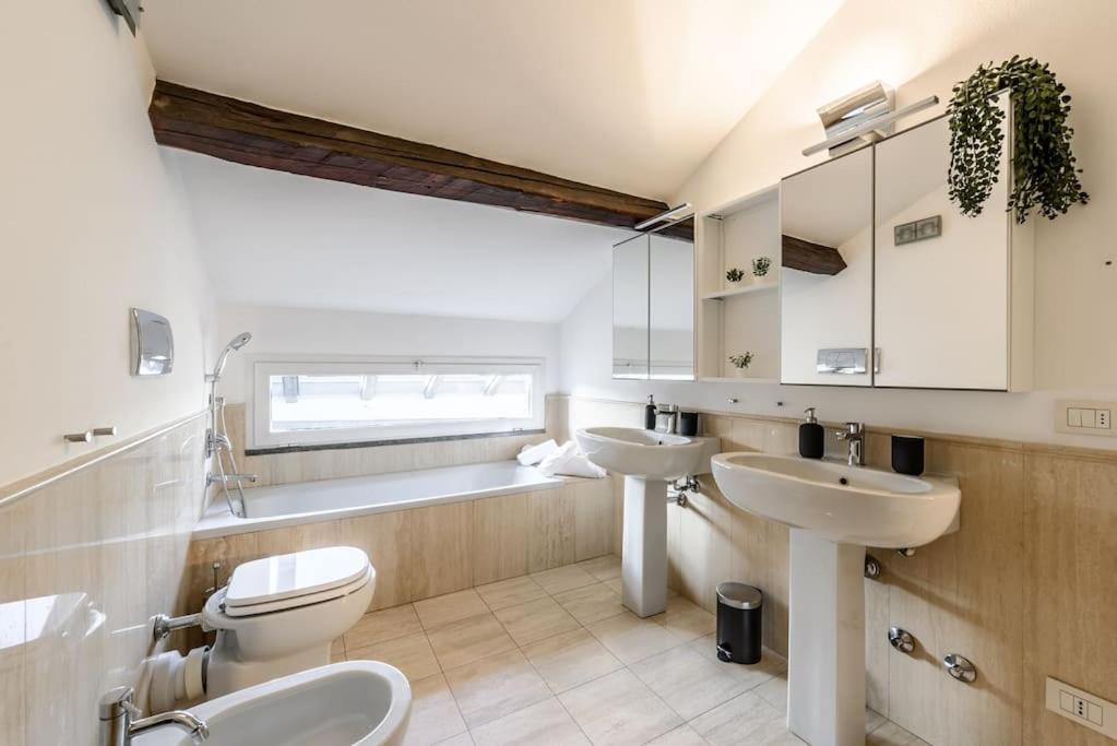 Buenos Aires' Nest - 10 Minutes From Duomo With Terrace Apartment Milan Bagian luar foto
