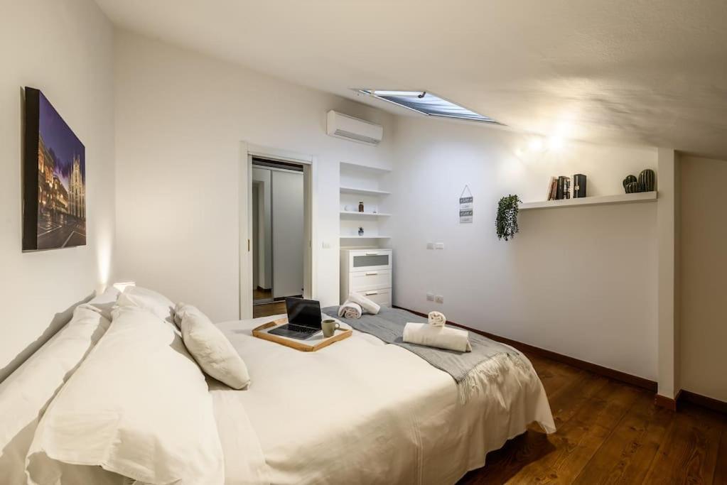Buenos Aires' Nest - 10 Minutes From Duomo With Terrace Apartment Milan Bagian luar foto