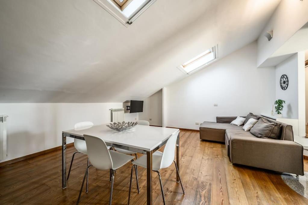 Buenos Aires' Nest - 10 Minutes From Duomo With Terrace Apartment Milan Bagian luar foto