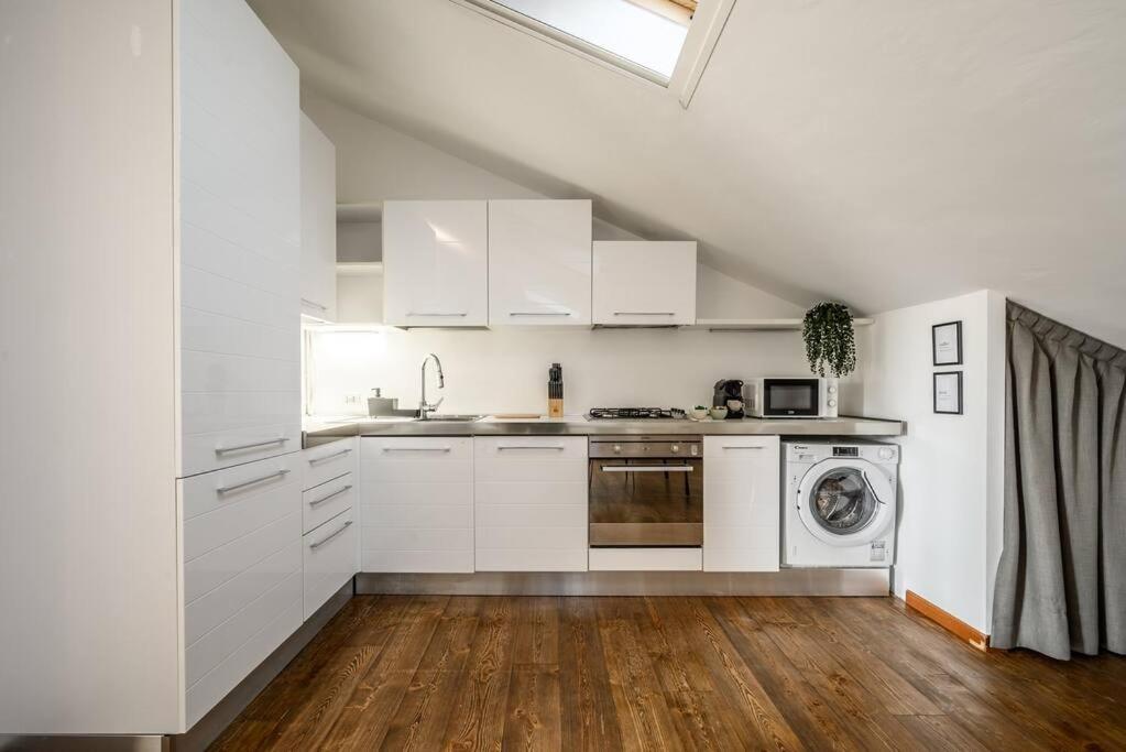 Buenos Aires' Nest - 10 Minutes From Duomo With Terrace Apartment Milan Bagian luar foto