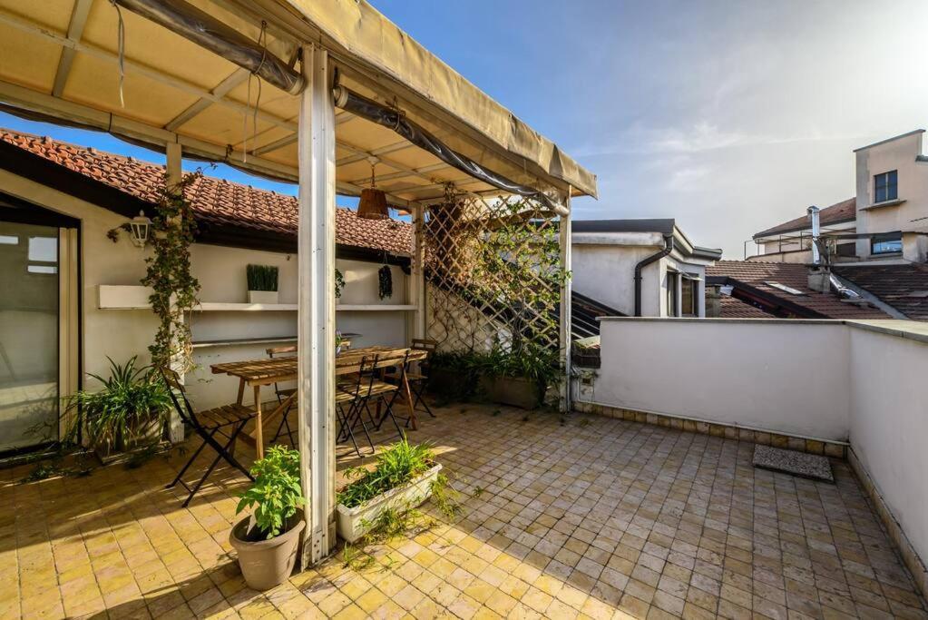 Buenos Aires' Nest - 10 Minutes From Duomo With Terrace Apartment Milan Bagian luar foto