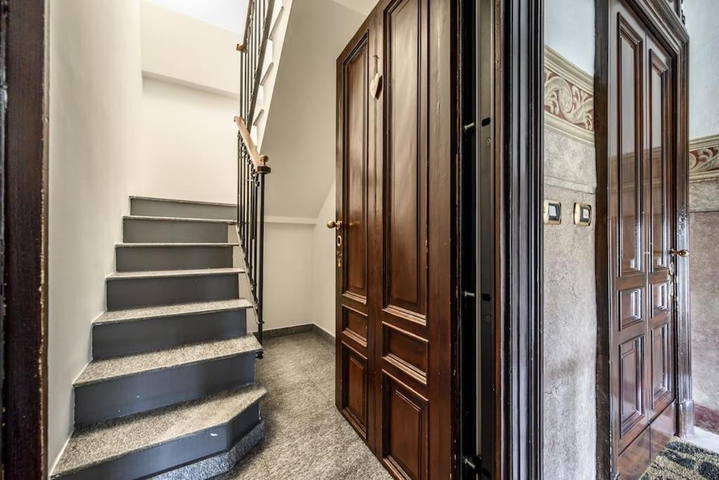 Buenos Aires' Nest - 10 Minutes From Duomo With Terrace Apartment Milan Bagian luar foto