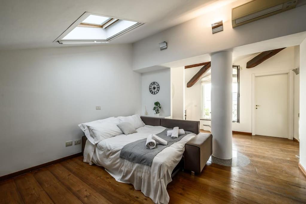 Buenos Aires' Nest - 10 Minutes From Duomo With Terrace Apartment Milan Bagian luar foto