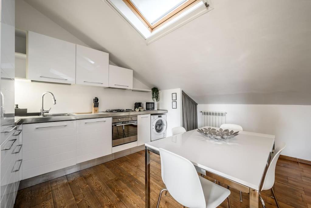 Buenos Aires' Nest - 10 Minutes From Duomo With Terrace Apartment Milan Bagian luar foto