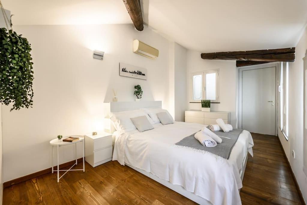 Buenos Aires' Nest - 10 Minutes From Duomo With Terrace Apartment Milan Bagian luar foto
