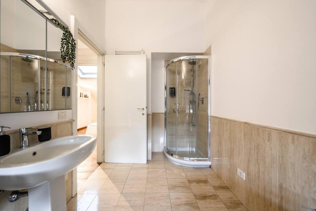 Buenos Aires' Nest - 10 Minutes From Duomo With Terrace Apartment Milan Bagian luar foto