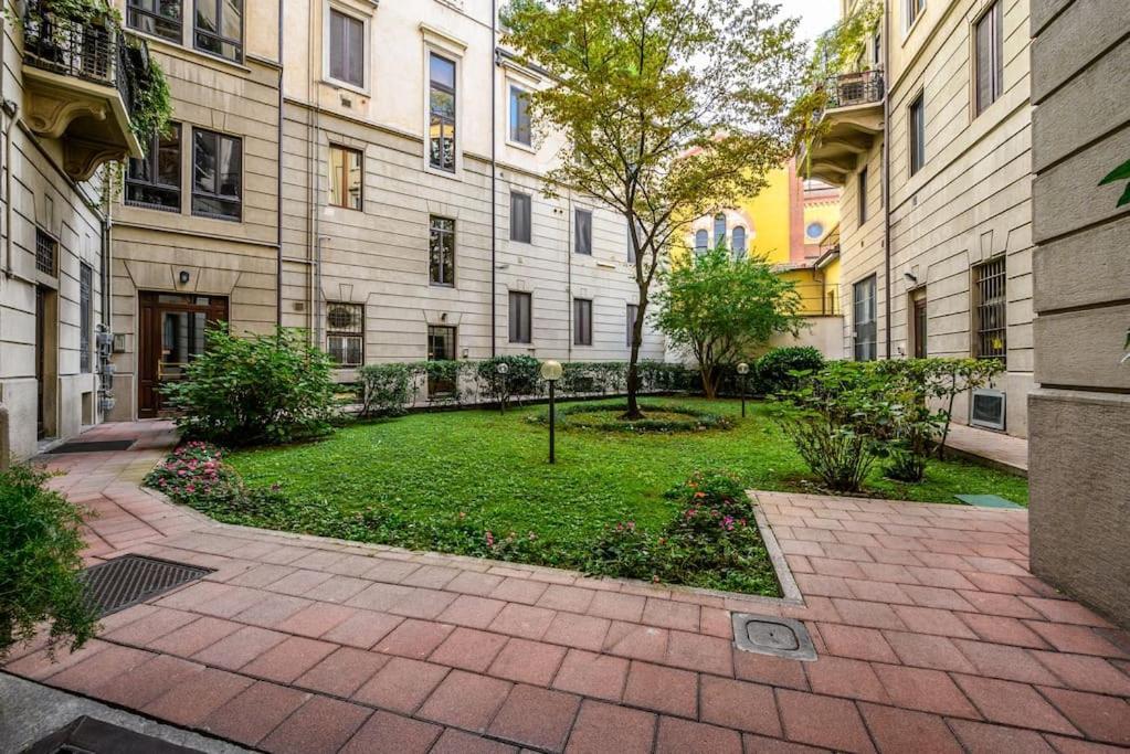 Buenos Aires' Nest - 10 Minutes From Duomo With Terrace Apartment Milan Bagian luar foto