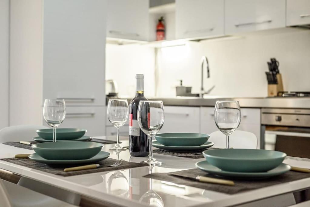 Buenos Aires' Nest - 10 Minutes From Duomo With Terrace Apartment Milan Bagian luar foto