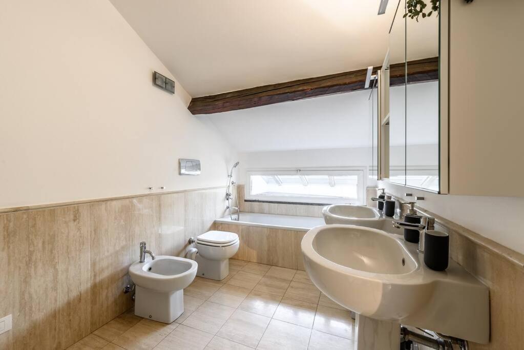 Buenos Aires' Nest - 10 Minutes From Duomo With Terrace Apartment Milan Bagian luar foto